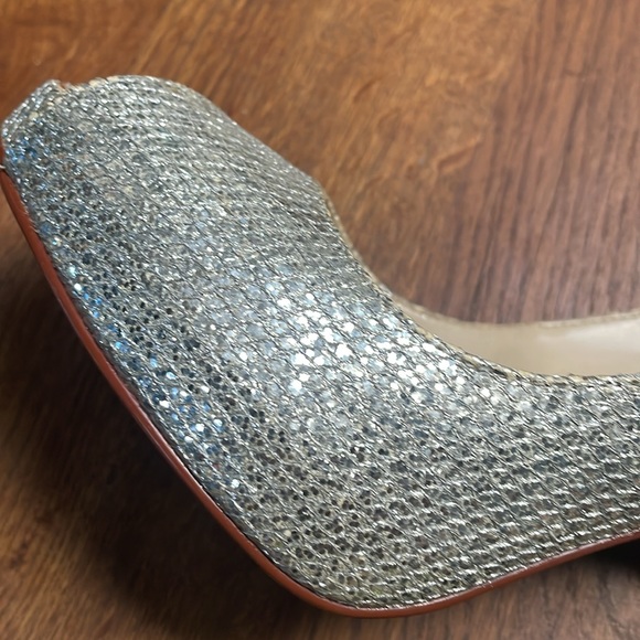PREVIEW INTERNATIONAL SILVER METALLIC DRESSY HIGH HEELS - Picture 9 of 9